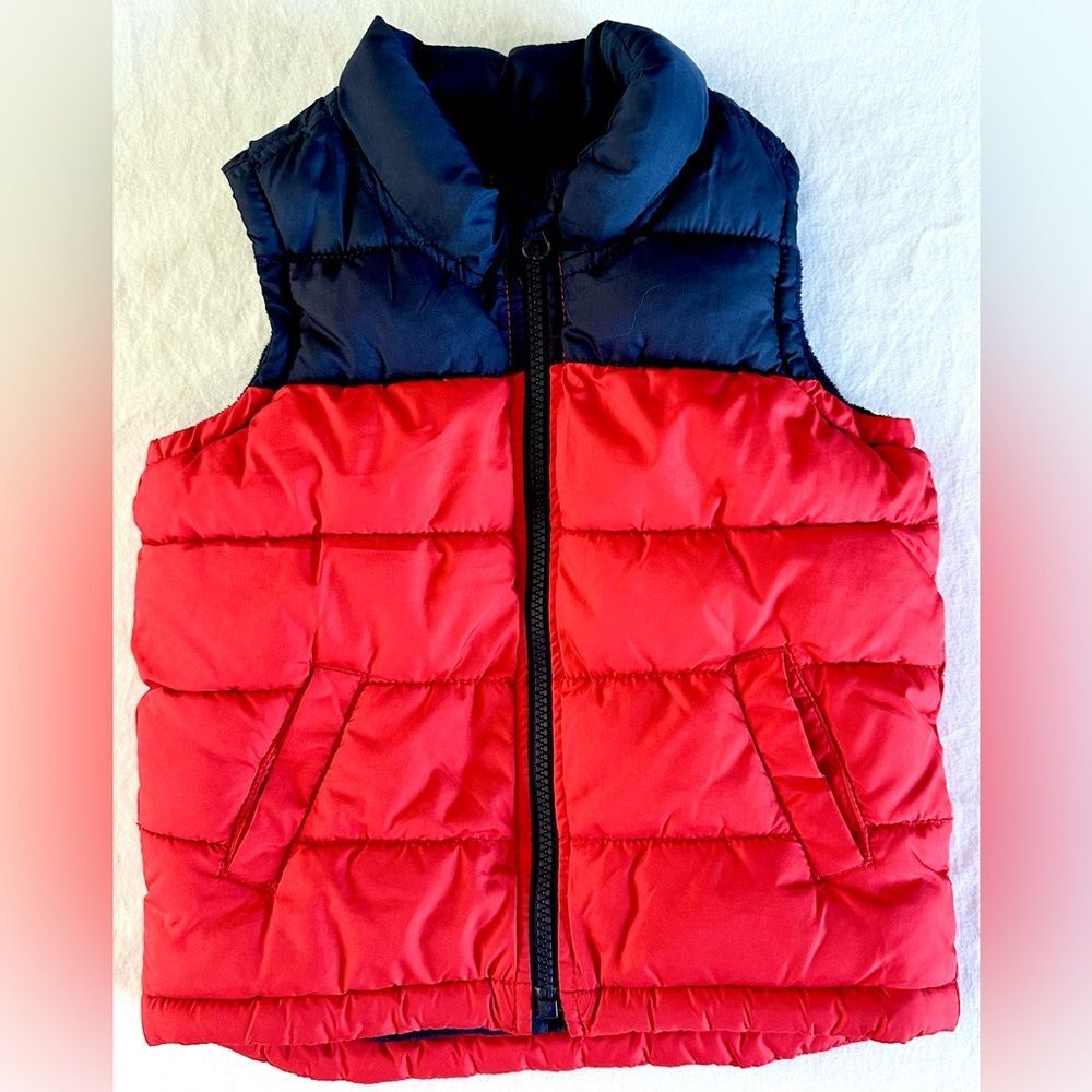 Old Navy Toddler Boys Puffer Vest Size 3T Red and Navy Blue Zip Front Outerwear